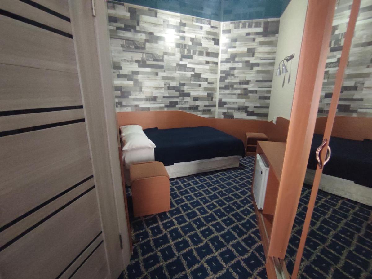 Three Dolphins Hotel 阿克套 外观 照片