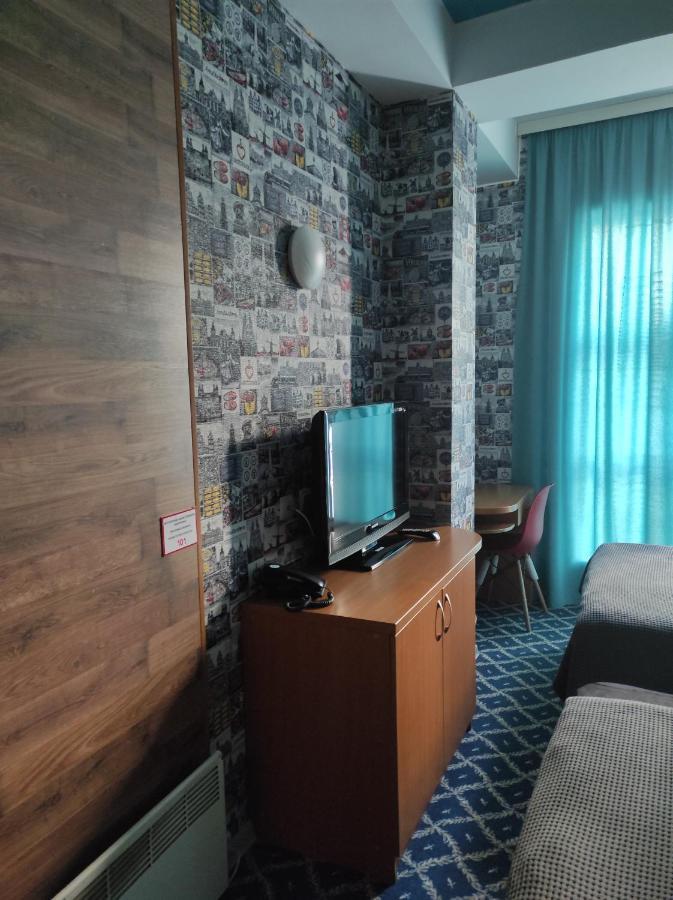 Three Dolphins Hotel 阿克套 外观 照片