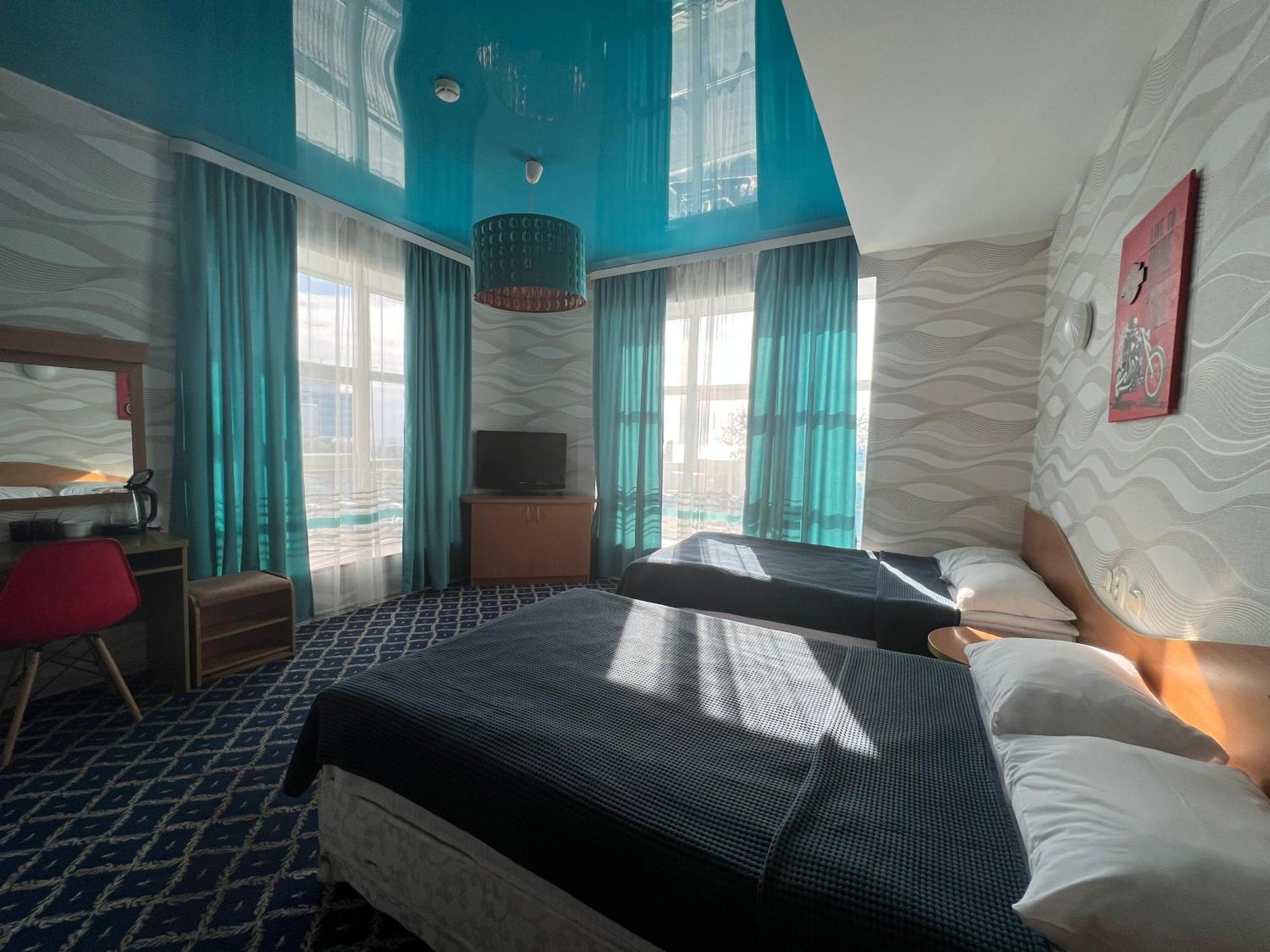 Three Dolphins Hotel 阿克套 外观 照片